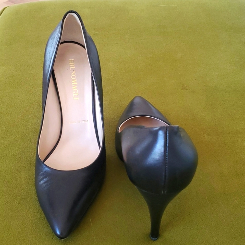 Classic Bruno Magli black leather heels size 9.